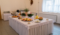 Fotografie rautu ve velkém sále. — 17