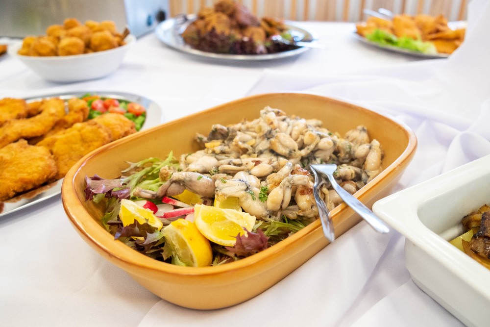 Pohoštění připravené v restauraci Obecní dům